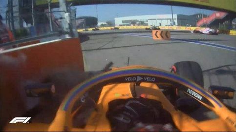 Lo siento de verdad: Carlos Sainz se come el muro y McLaren, su primer 'rosco' en 2020