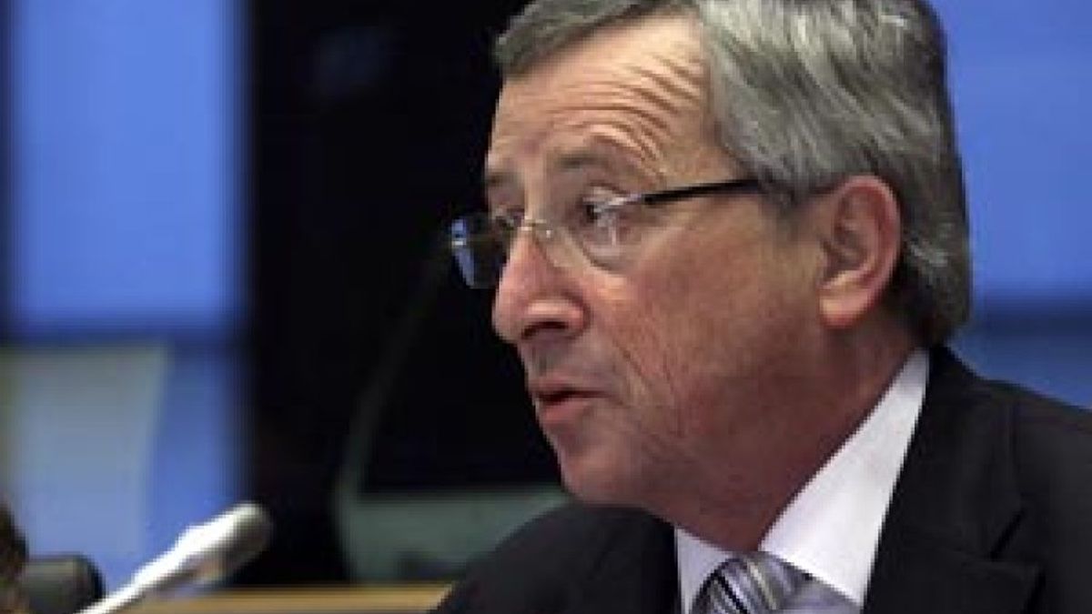 Juncker apremia a Merkel y Sarkozy a un compromiso para el rescate de Grecia