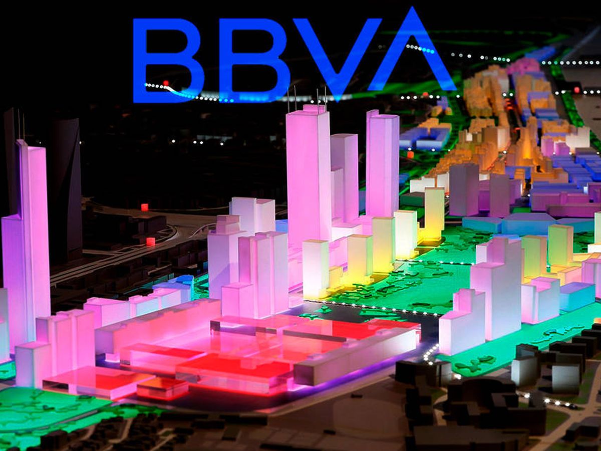 Foto: Logo de BBVA frente a una maqueta de la Operación Chamartín. (EC)