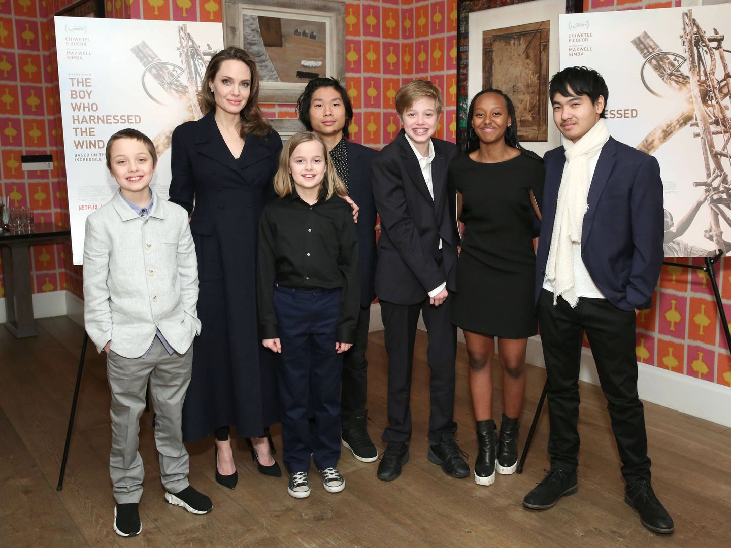  Angelina Jolie, junto a sus seis hijos. (Getty)