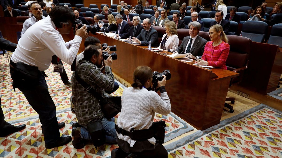 Malestar en Moncloa con Cifuentes por pasarle a Rajoy la pelota del caso máster