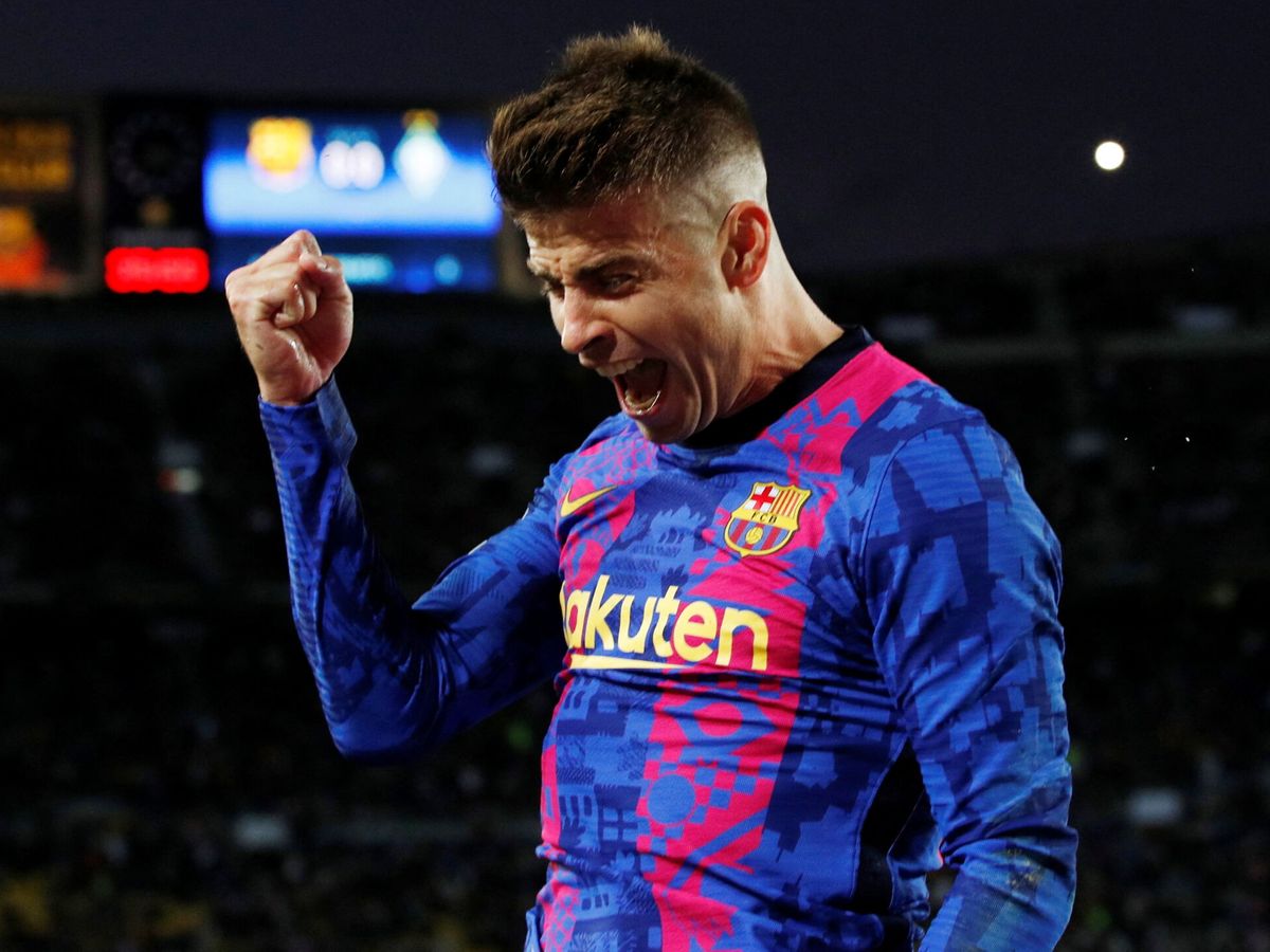 Foto: Piqué celebra un gol con el Barcelona. (Reuters/Albert Gea)