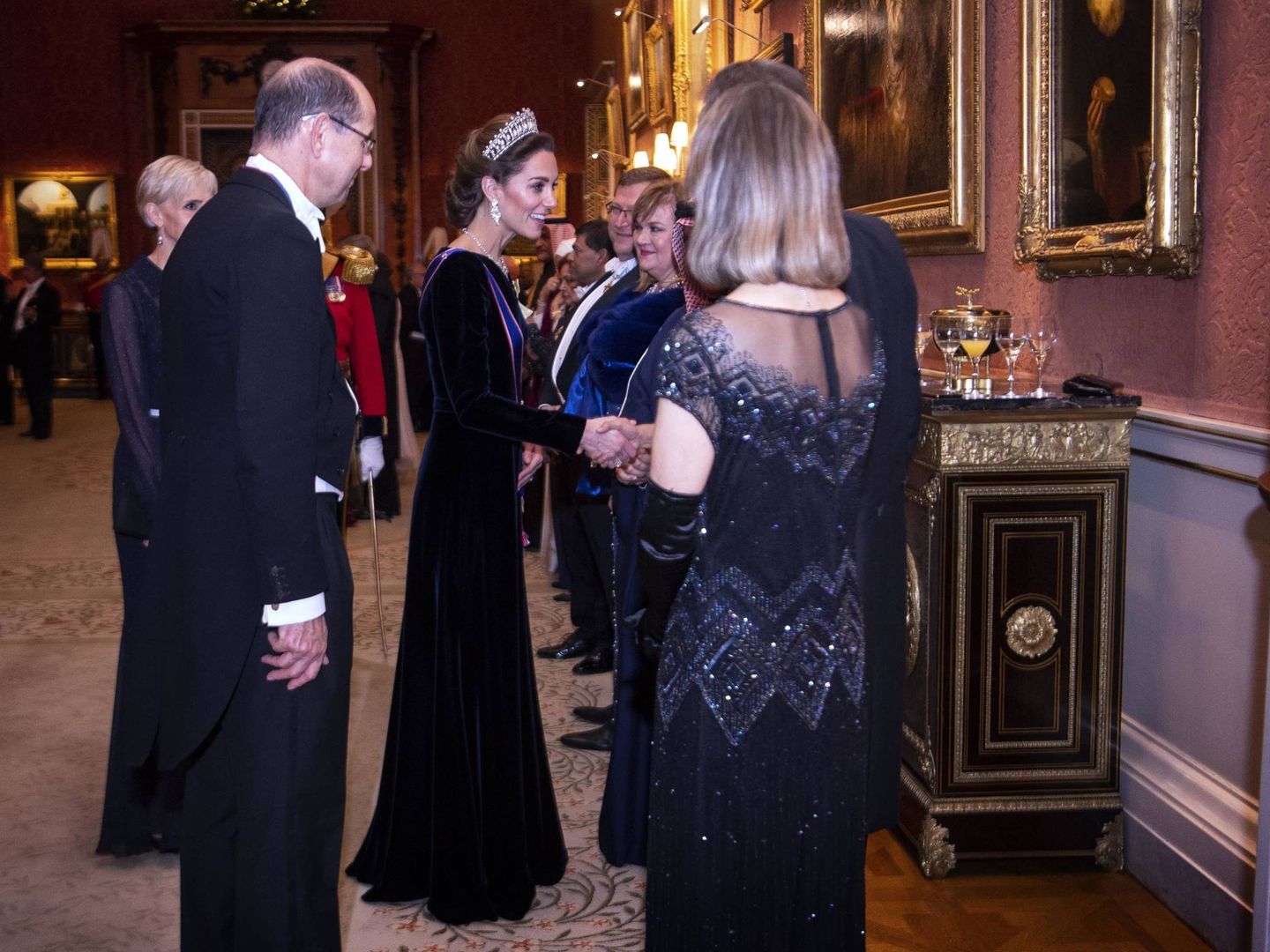 La duquesa de Cambridge, en la línea de saludos durante la recepción del pasado martes. (Getty)