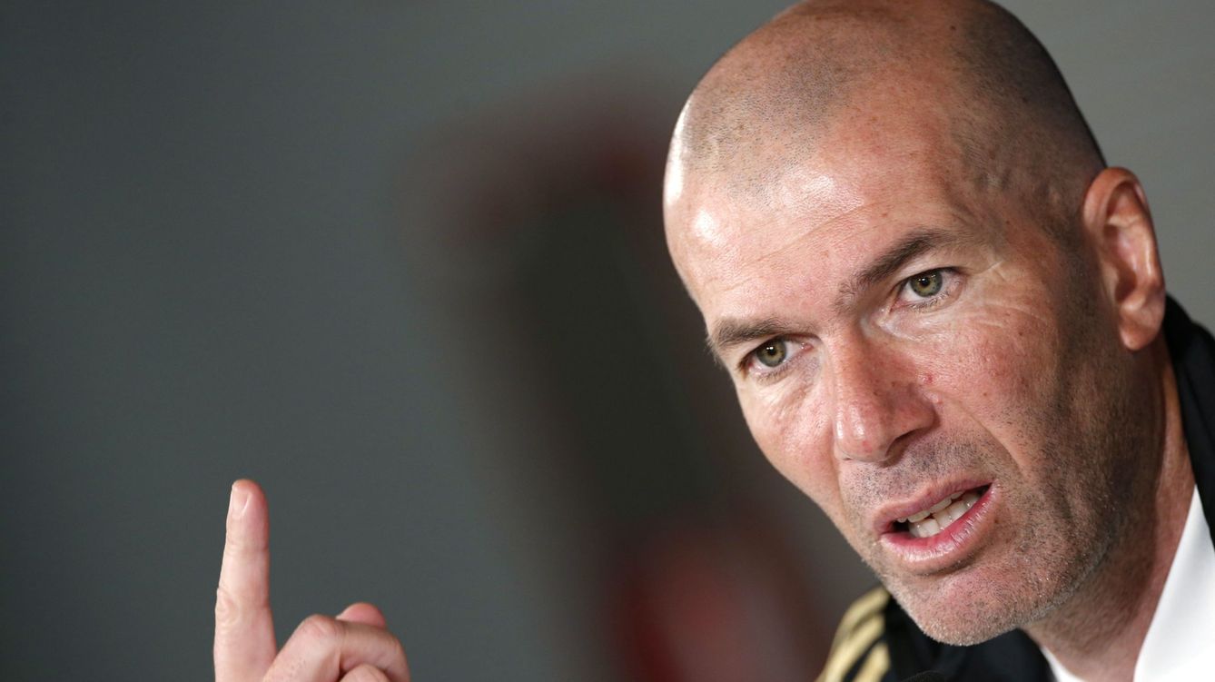 Foto: Zinédine Zidane durante una rueda de prensa con el Real Madrid. (Efe)
