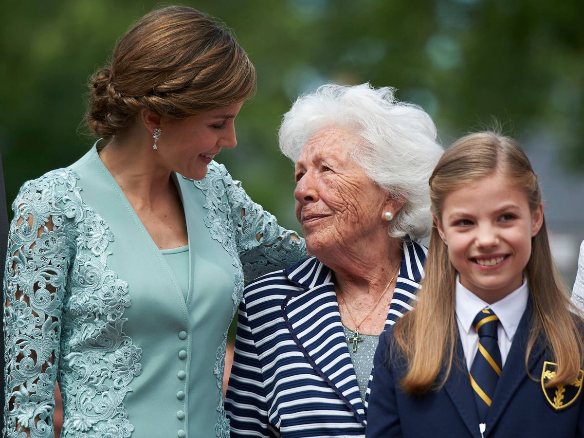 Foto: La reina Letizia, junto a su abuela Menchu en la comunión de la infanta Sofía. (Gtres)