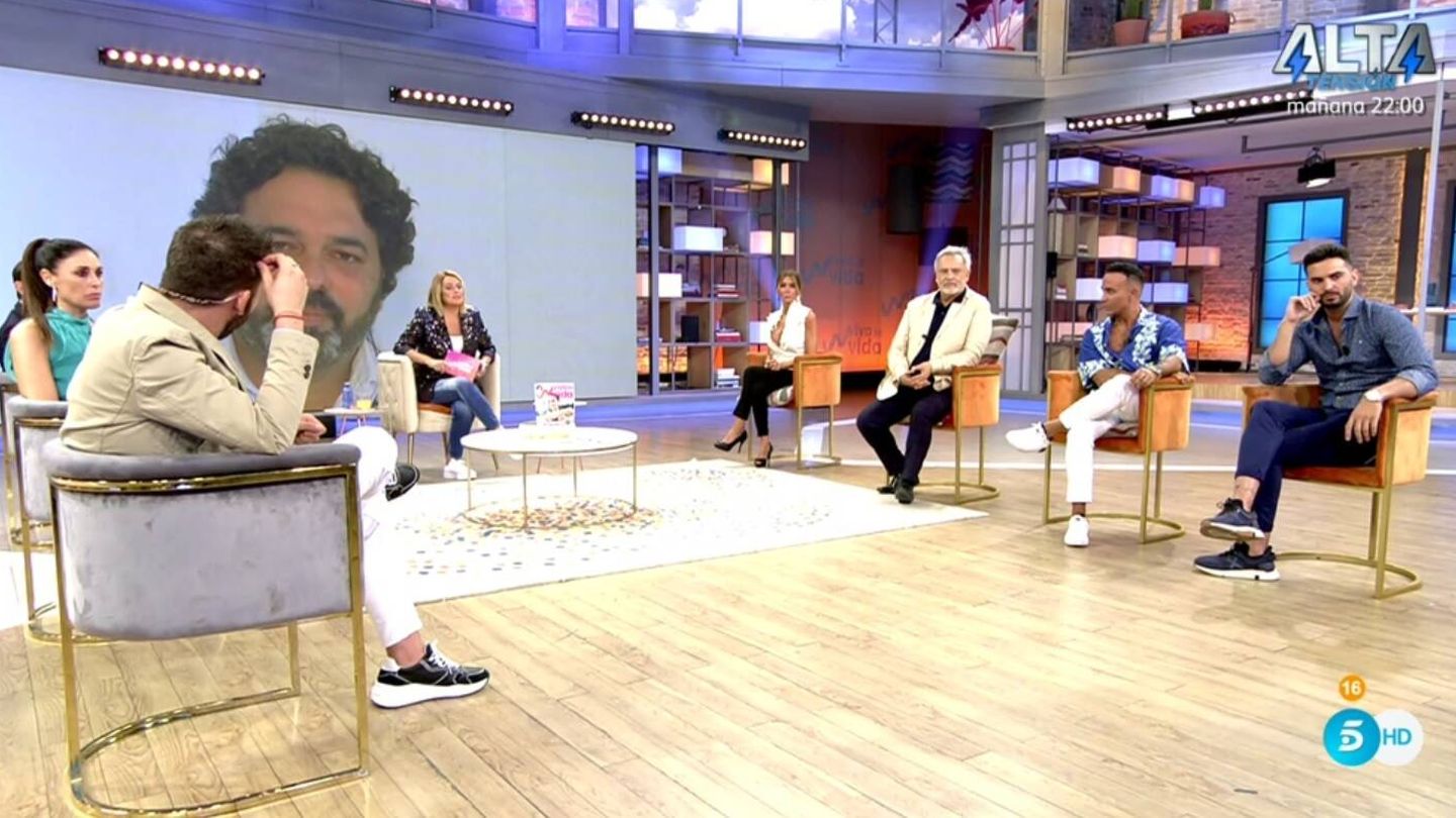 Toñi Moreno hablando con Jorge Rubio. (Telecinco).