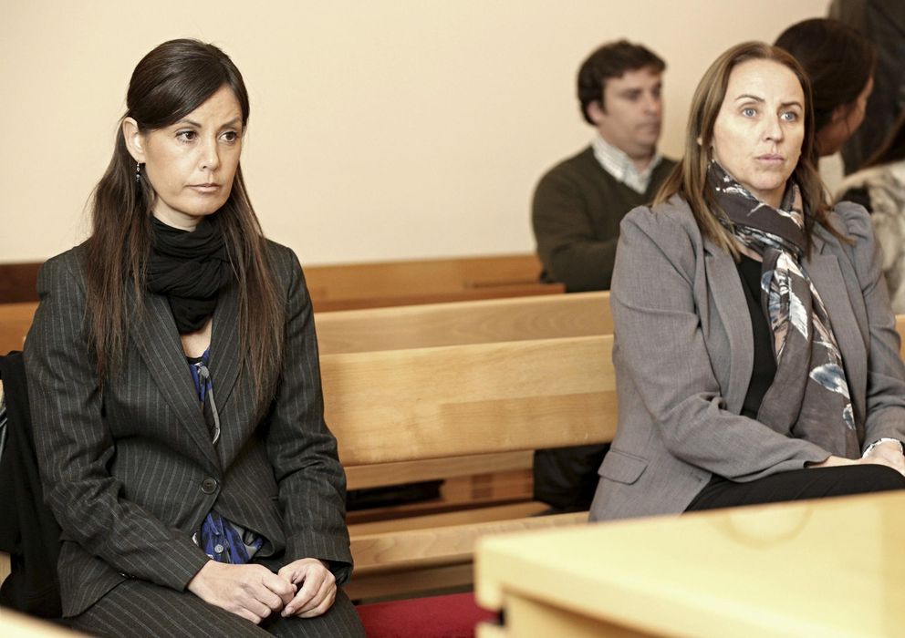 Foto: La diputada Elisa Díaz, a la izquierda, y la demandante, Jasmine Mary Lions (Efe) 