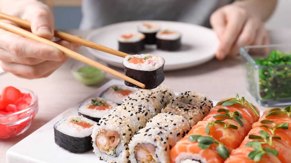 Errores que cometes al comer sushi y que horrorizan a los japoneses, según dos expertos