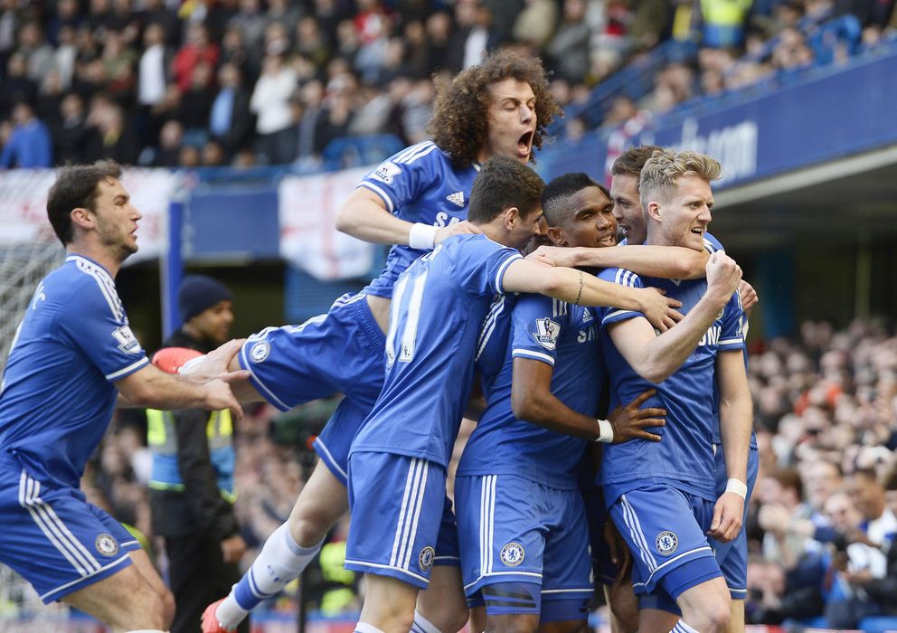 Foto: Jugadores del Chelsea celebran uno de los goles marcados al Arsenal (EFE)