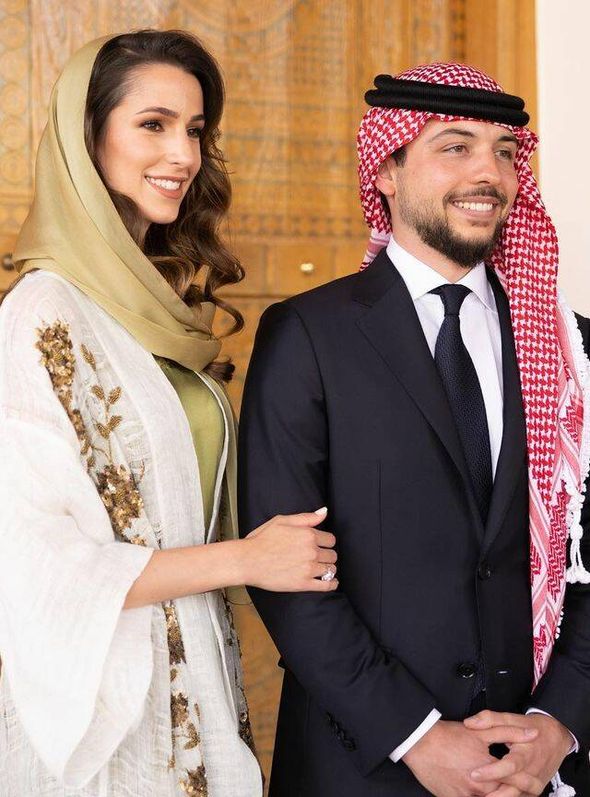 Hussein y su futura esposa, en una imagen oficial. (RR.SS.)