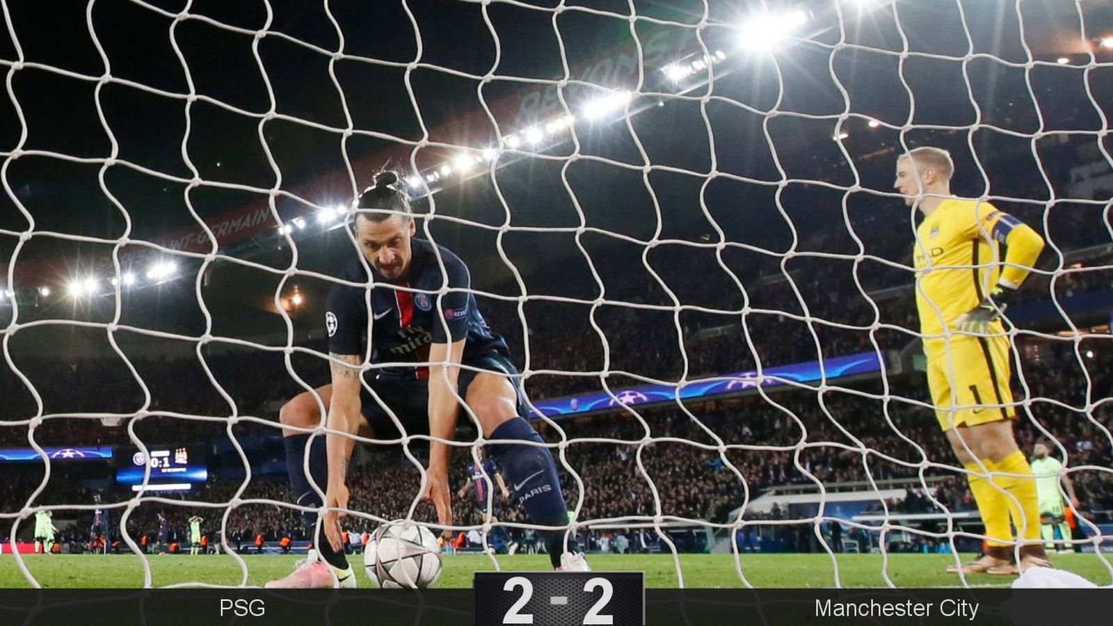 Foto: Ibrahimovic marcó un gol y se desquitó del su fallo en el penalti (Gonzalo Fuentes/Reuters)