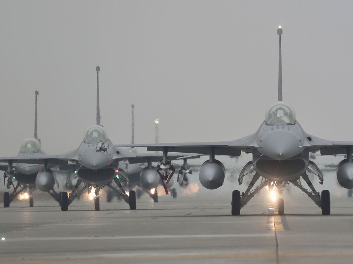 Foto: Los aviones de combate F-16V de la Fuerza Aérea de Taiwán. (EFE/Ritchie Tongo)