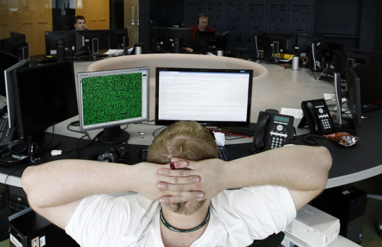 Un trabajador de la compañía de ciber-seguridad Kaspersky en la oficina de la firma en Moscú (Reuters).