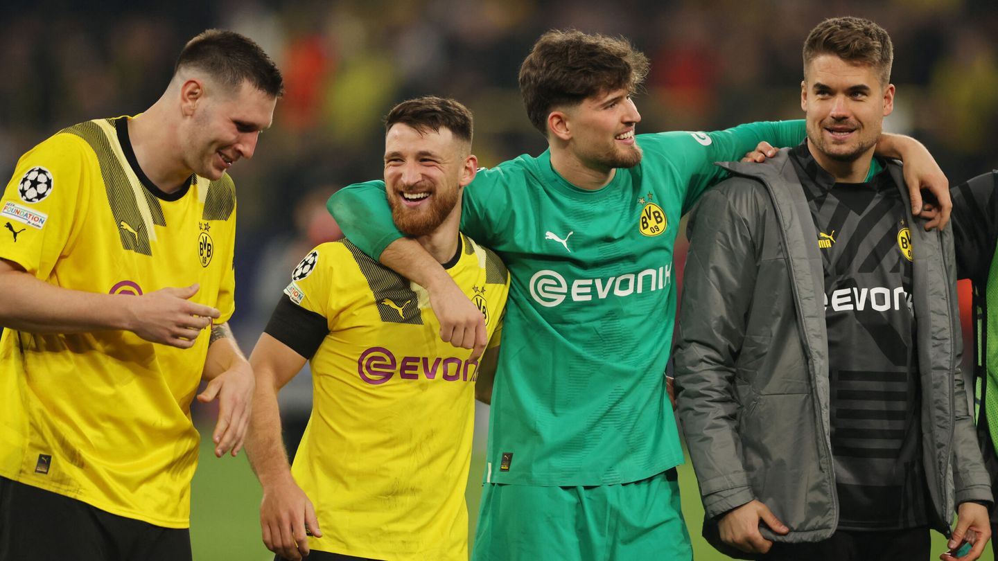 Los jugadores del Dortmund celebraron el triunfo. (Reuters/Vincent West)