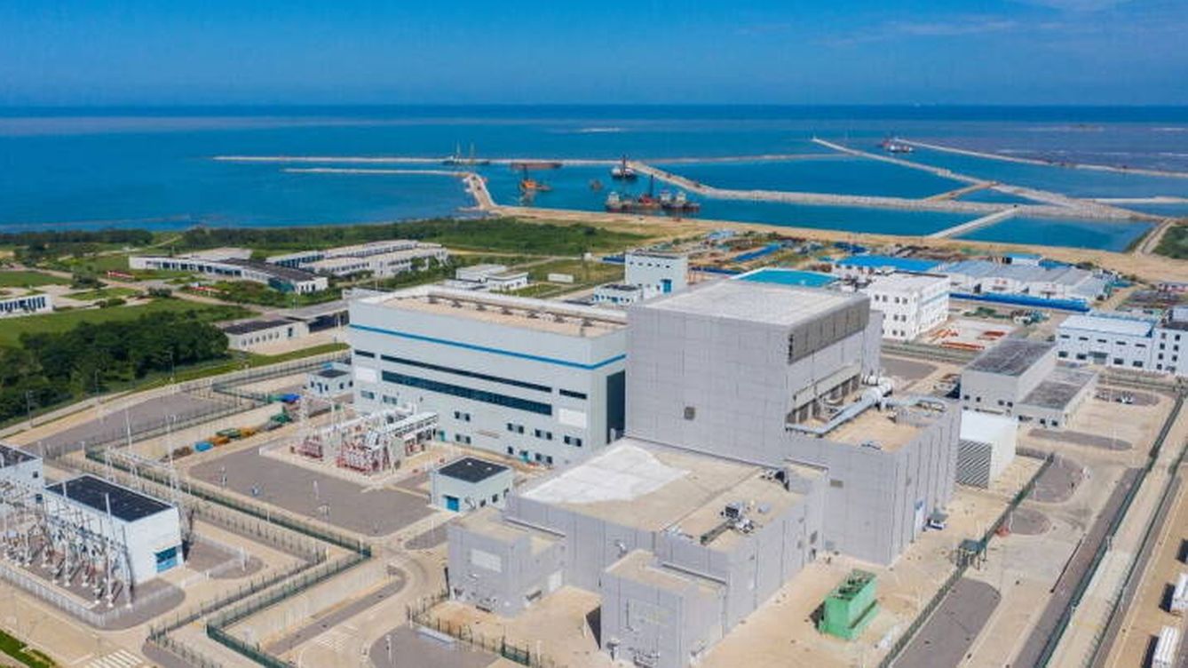 Foto: La planta nuclear china en su emplazamiento de la bahía de Shidao. (China Huaneng Group)