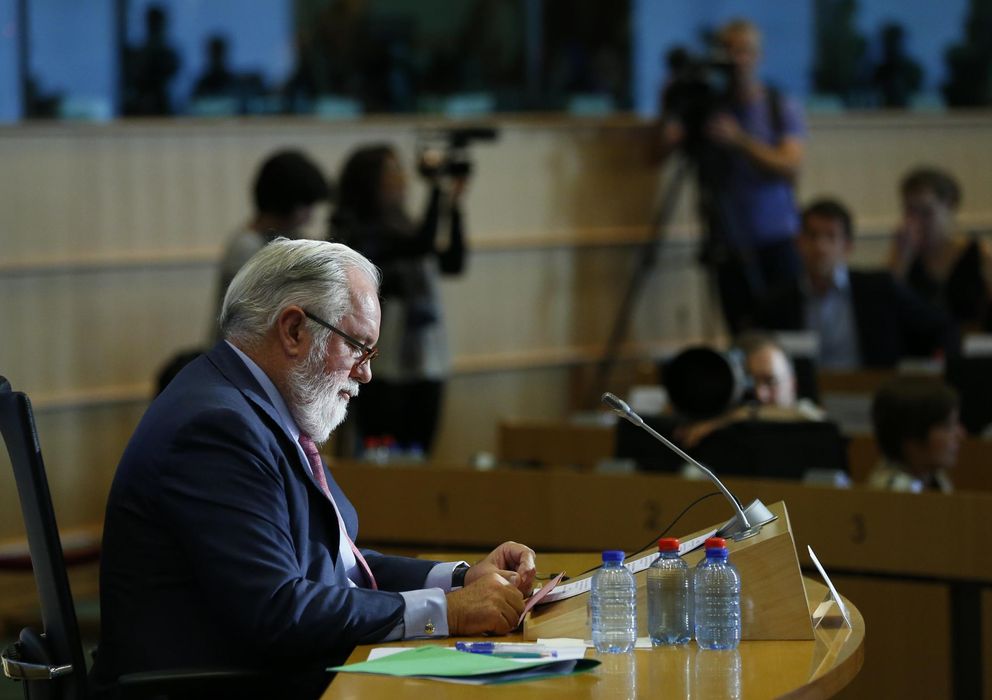 Foto: Miguel Arias Cañete, designado como comisario de Clima y Energía, en el Parlamento Europeo en Bruselas (Reuters).