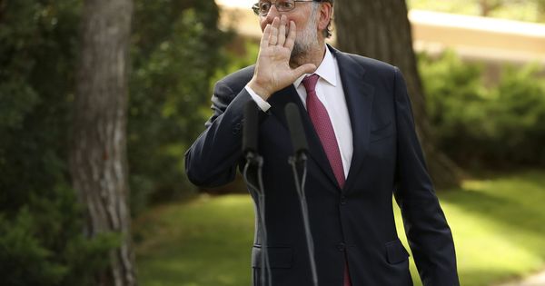 Foto: El presidente del Gobierno, Mariano Rajoy, momentos antes de la rueda de prensa tras su tradicional despacho de verano con Felipe VI en Marivent. (EFE)