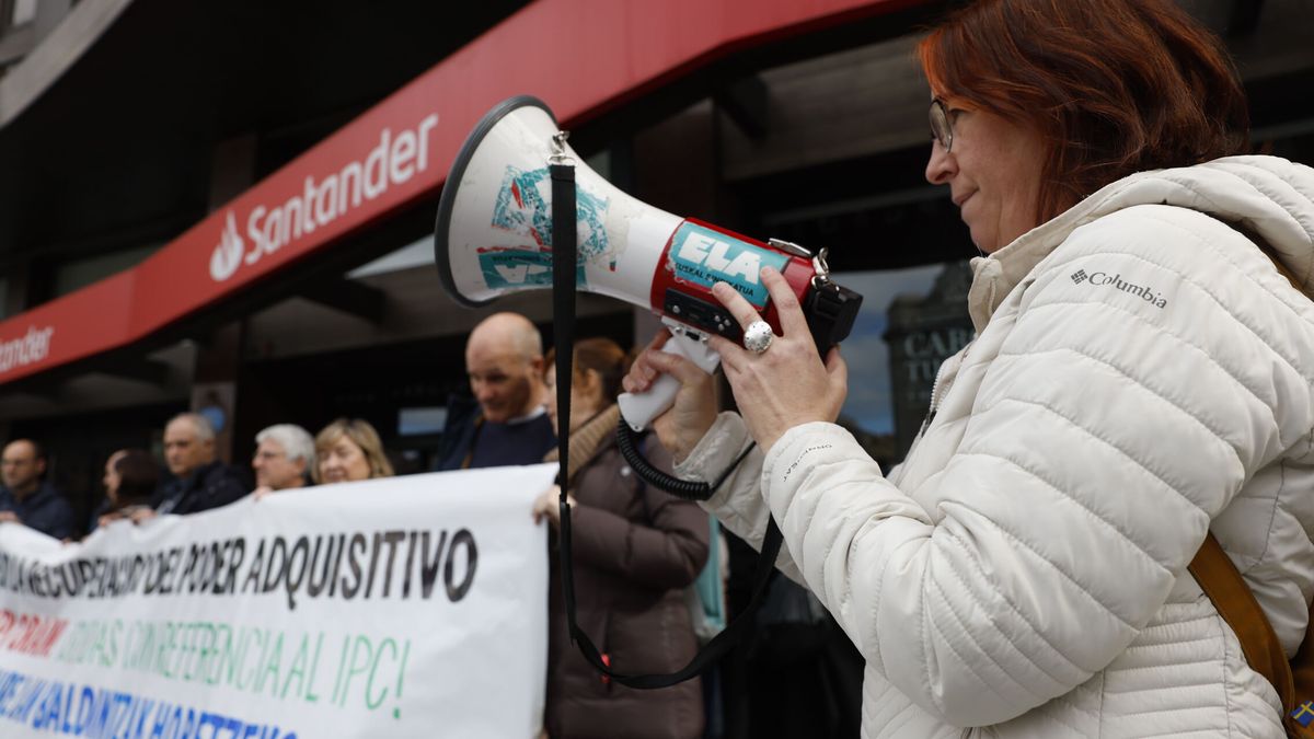 La banca intenta salvar 'in extremis' una huelga en plena junta del Santander 