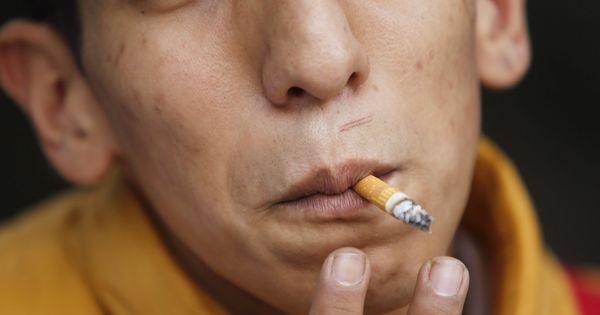 Foto: Fumar en la adolescencia daña las arterias (EFE/Sashenka Gutiérrez)