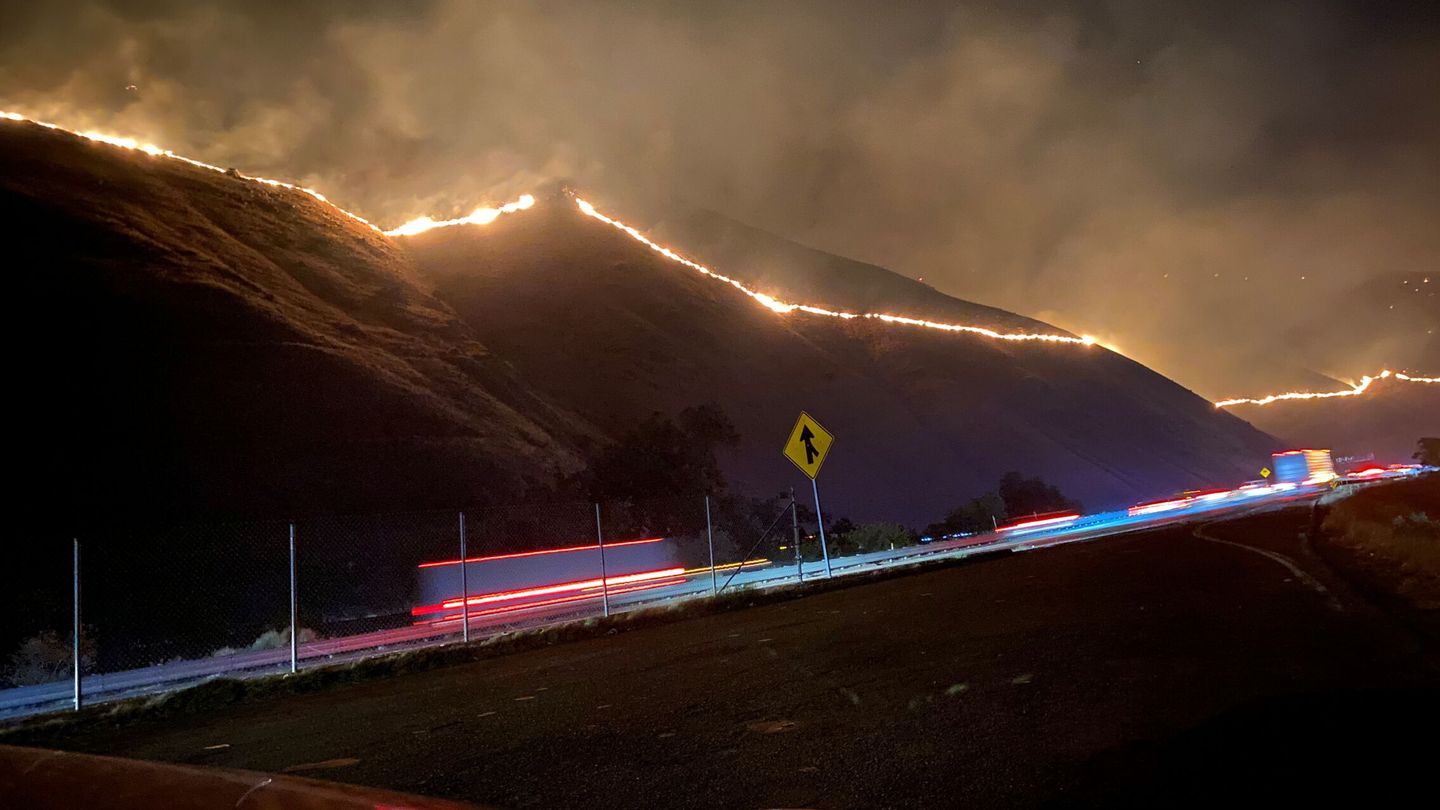 Un incendio en el condado de Kern, en California. (Reuters)