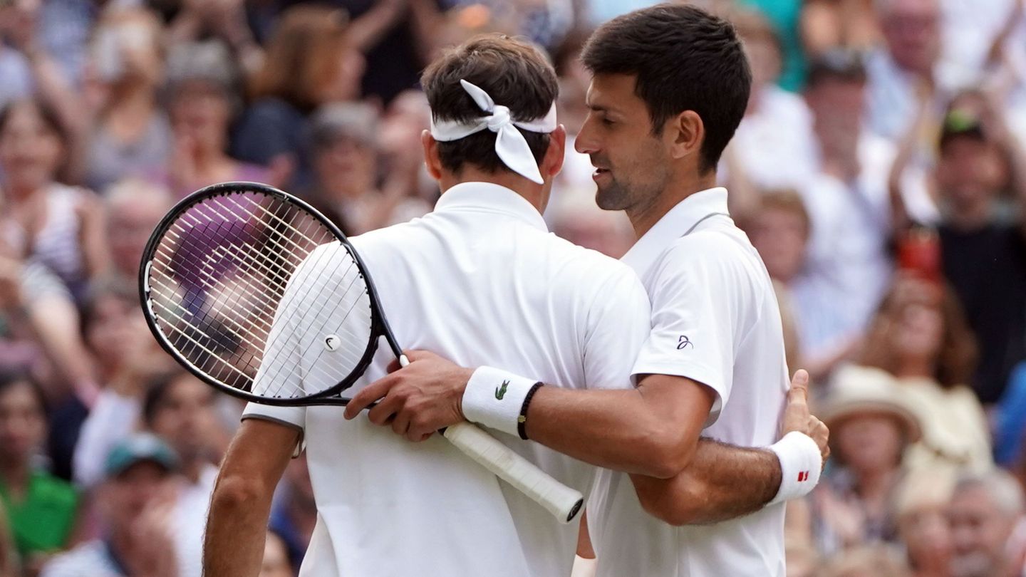 Es la tercera final que Novak Djokovic le gana a Roger Federer en Wimbledon. (EFE)