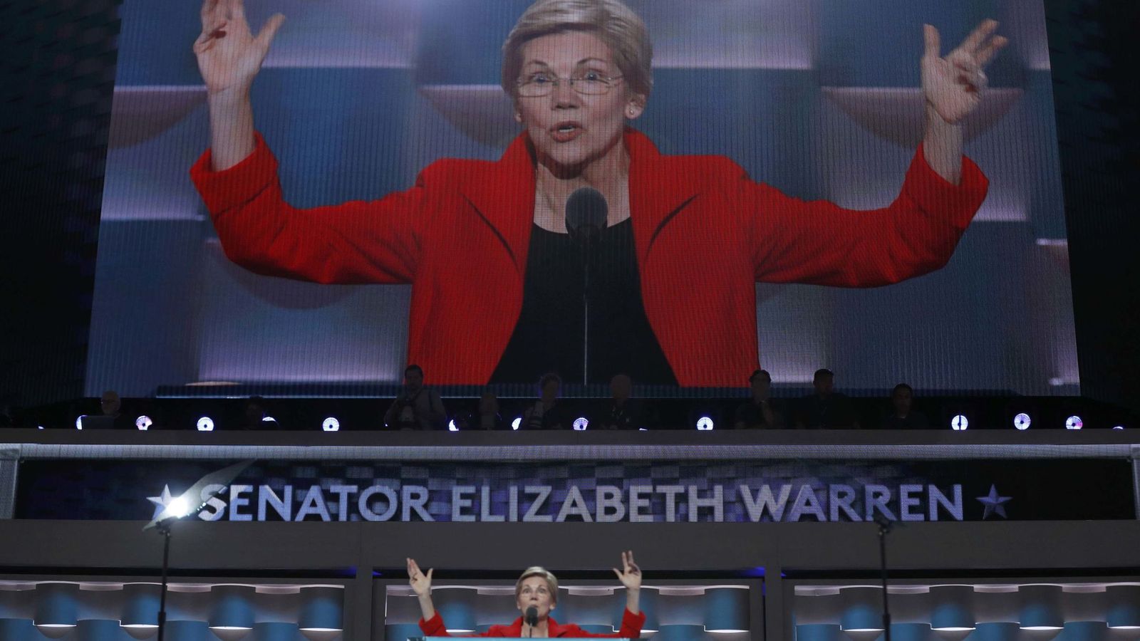 Foto: Elizabeth Warren habla durante la Convención Nacional Demócrata en Filadelfia, en julio de 2016 (Reuters)