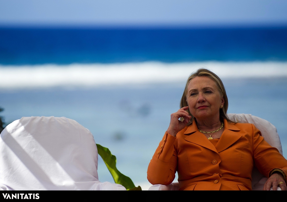 Hillary: una multa por un premio