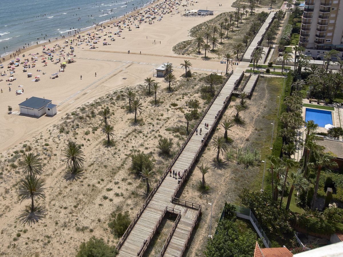 Foto: Esta es la playa más deseada por los madrileños cuando viajan a la Comunidad Valenciana (EFE/Natxo Francés)