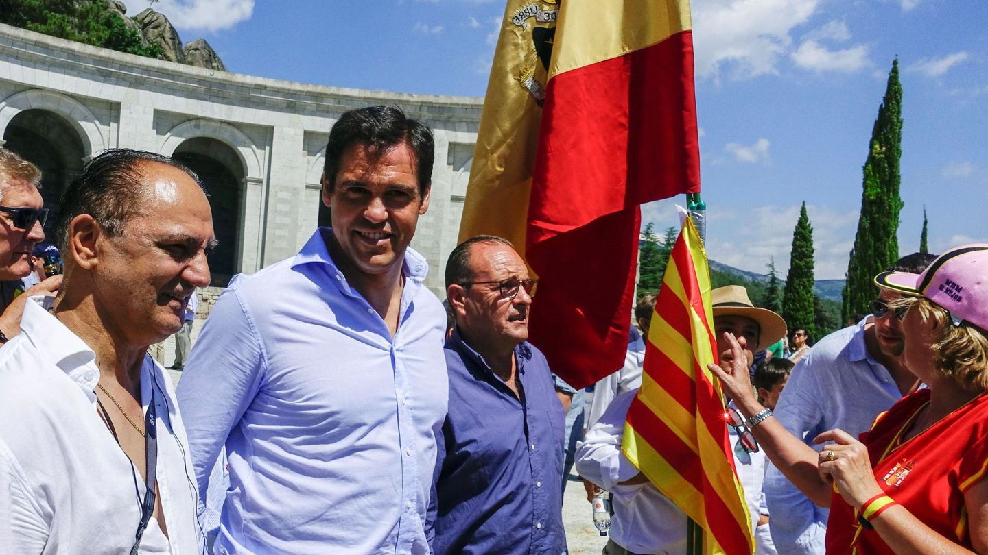 Luis Alfonso de Borbón se une a las protestas en el Valle de los Caídos. (EFE)