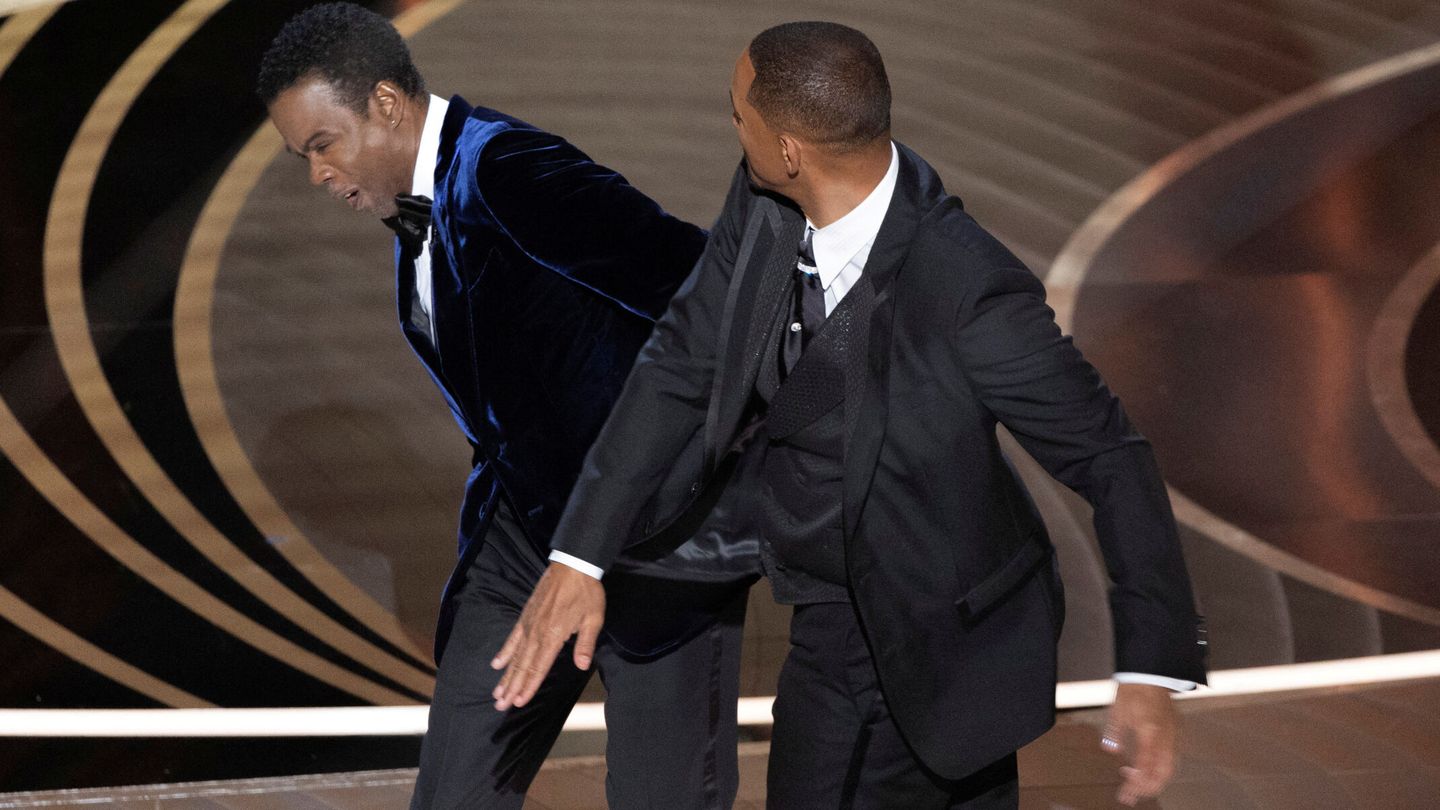 El comentadísimo momento de la bofetada de Will Smith a Chris Rock en los Premios Oscar 2022. (Reuters)