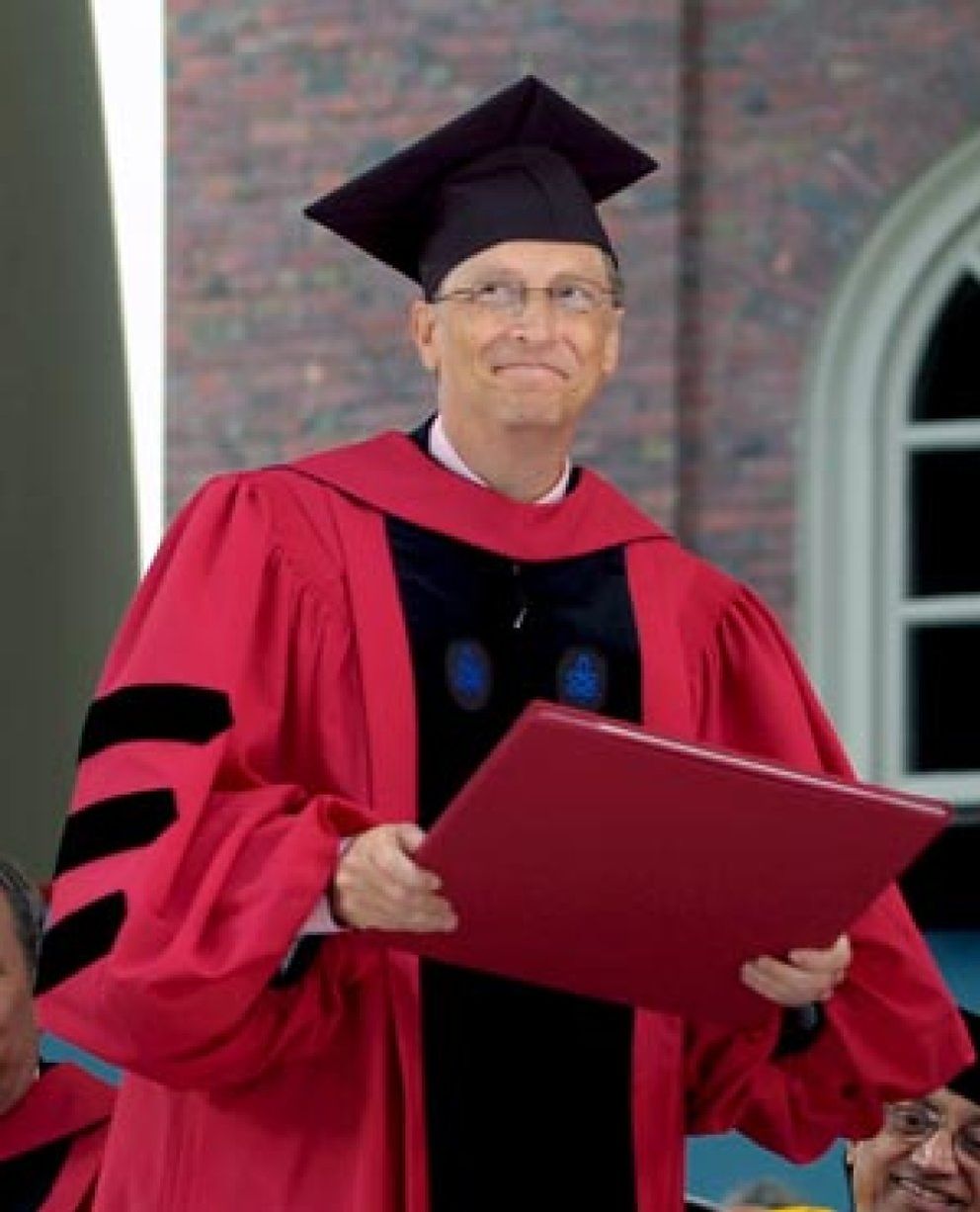 Foto: Bill Gates recibe el título universitario que nunca logró