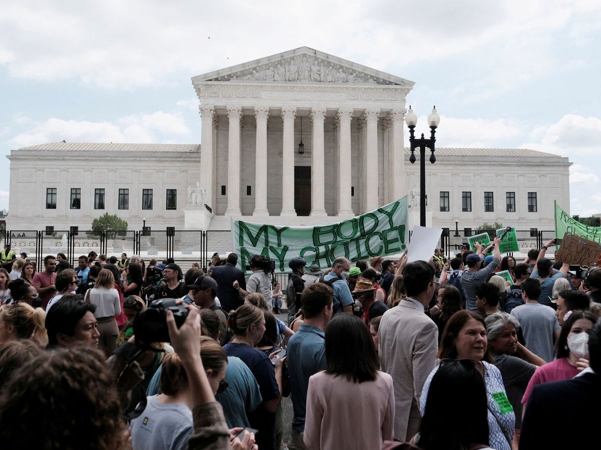Foto: Manifestantes en la Corte Suprema de Estados Unidos. (Reuters/Michael Mccoy)