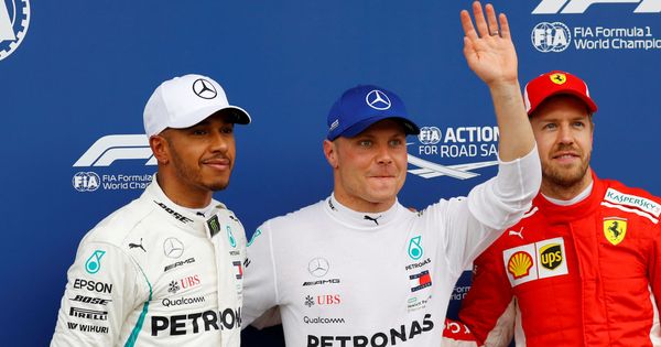 Foto: Bottas sorprendió a Hamilton y se llevó la pole por delante del británico y de Vettel. (REUTERS)
