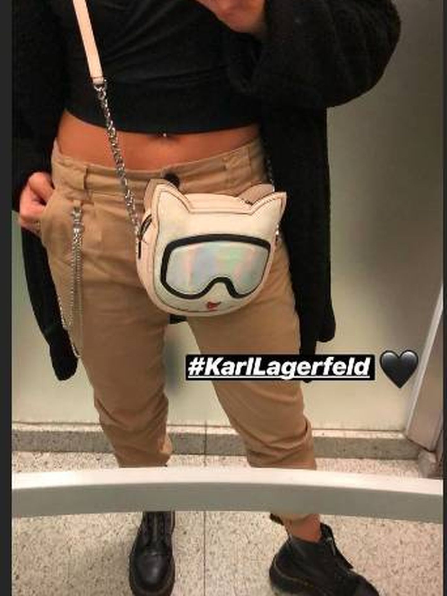 El storie de Cristina Pedroche llevando un bolso de Karl Lagerfeld. (Instagram)