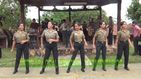 Policías peruanos sorprenden cantando y bailando un exitoso tema en su país