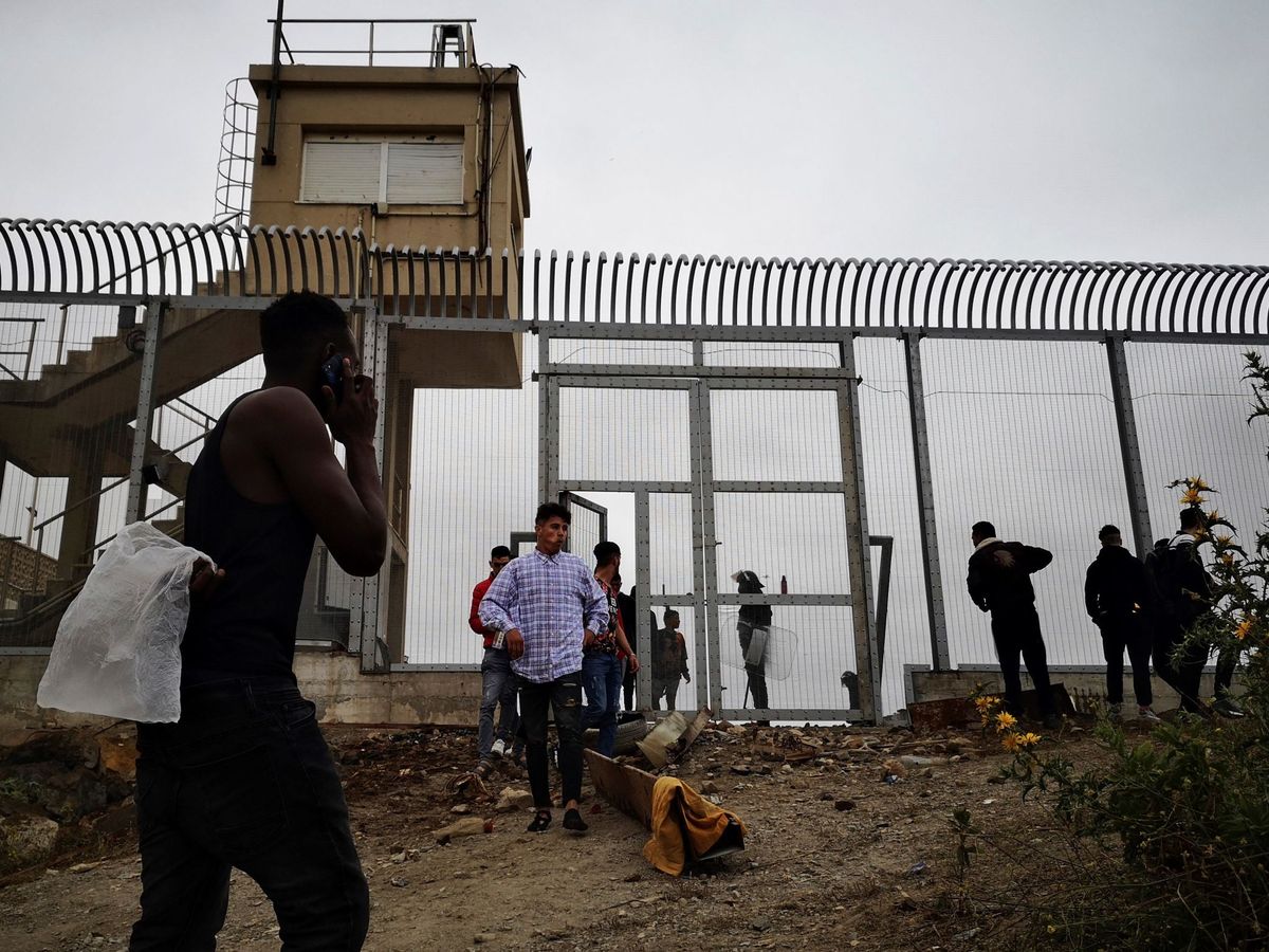 Vagabundo sin cable Soleado La valla de Ceuta es un coladero: detectan cruzando otra vez a inmigrantes  devueltos