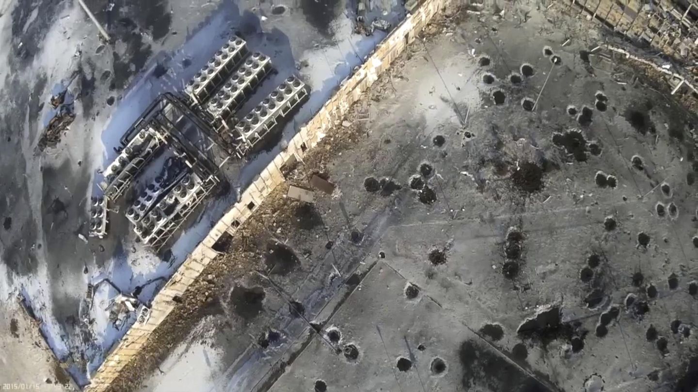 Imágenes desde un dron sobre el aeropuerto Serguéi Prokofiev en Donetsk en enero de 2015. (Reuters/Army.SOS)