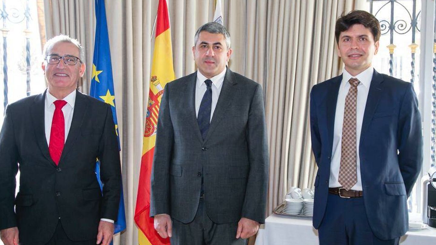 El ministro de Asuntos Exteriores de Malta, Evarist Bartolo, el secretario general de la OMT, Zurab Pololikashvili,  y el embajador Daniel Azzopardi. (Julia Robles)