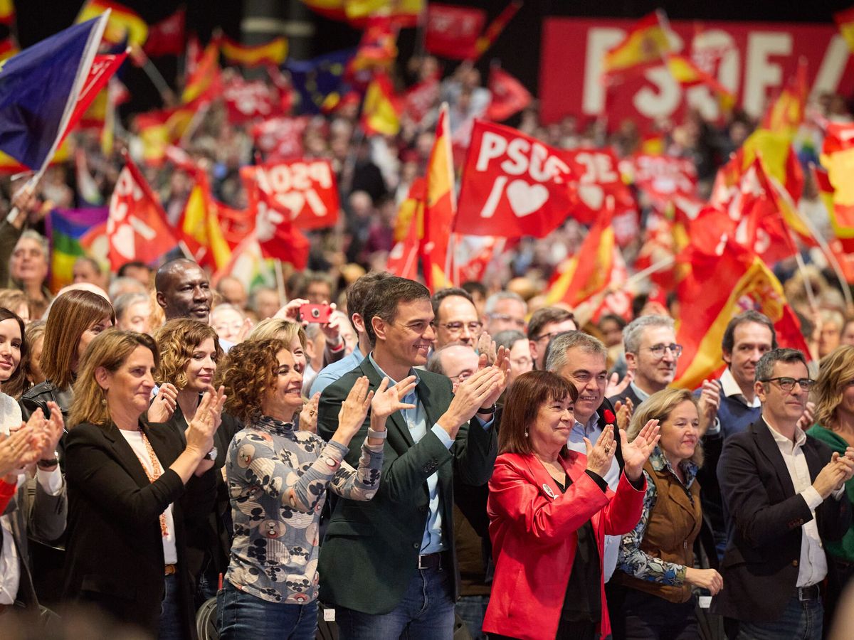 Foto: Un mitin del PSOE en Madrid, con Pedro Sánchez en primer plano. (Europa Press/Jesús Hellín)
