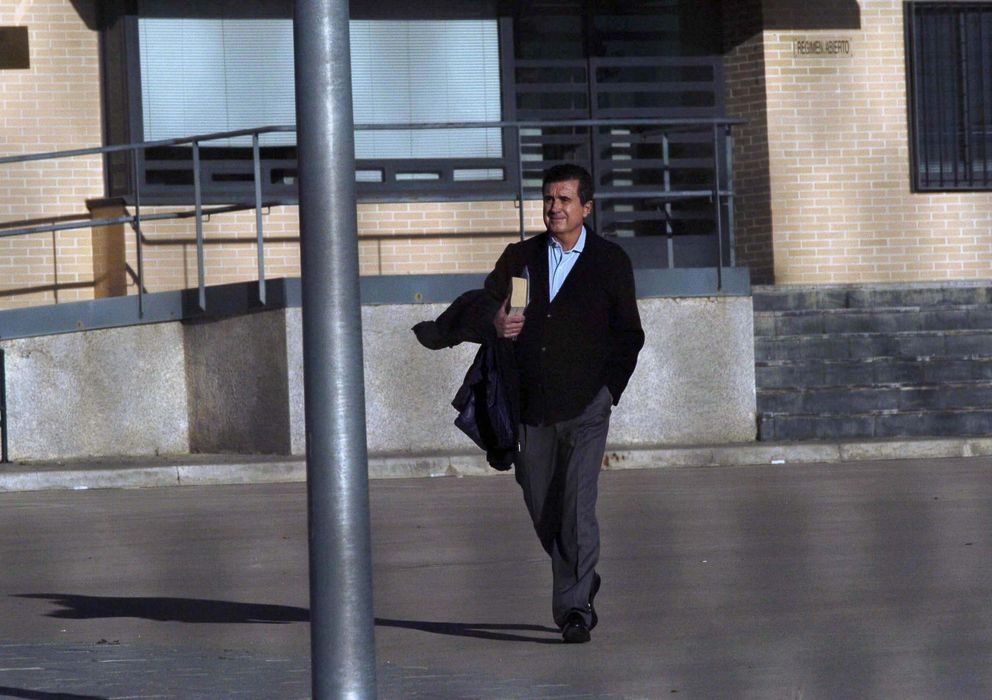Foto: El exministro y expresidente de Baleares, Jaume Matas, sale de prisión. (EFE)