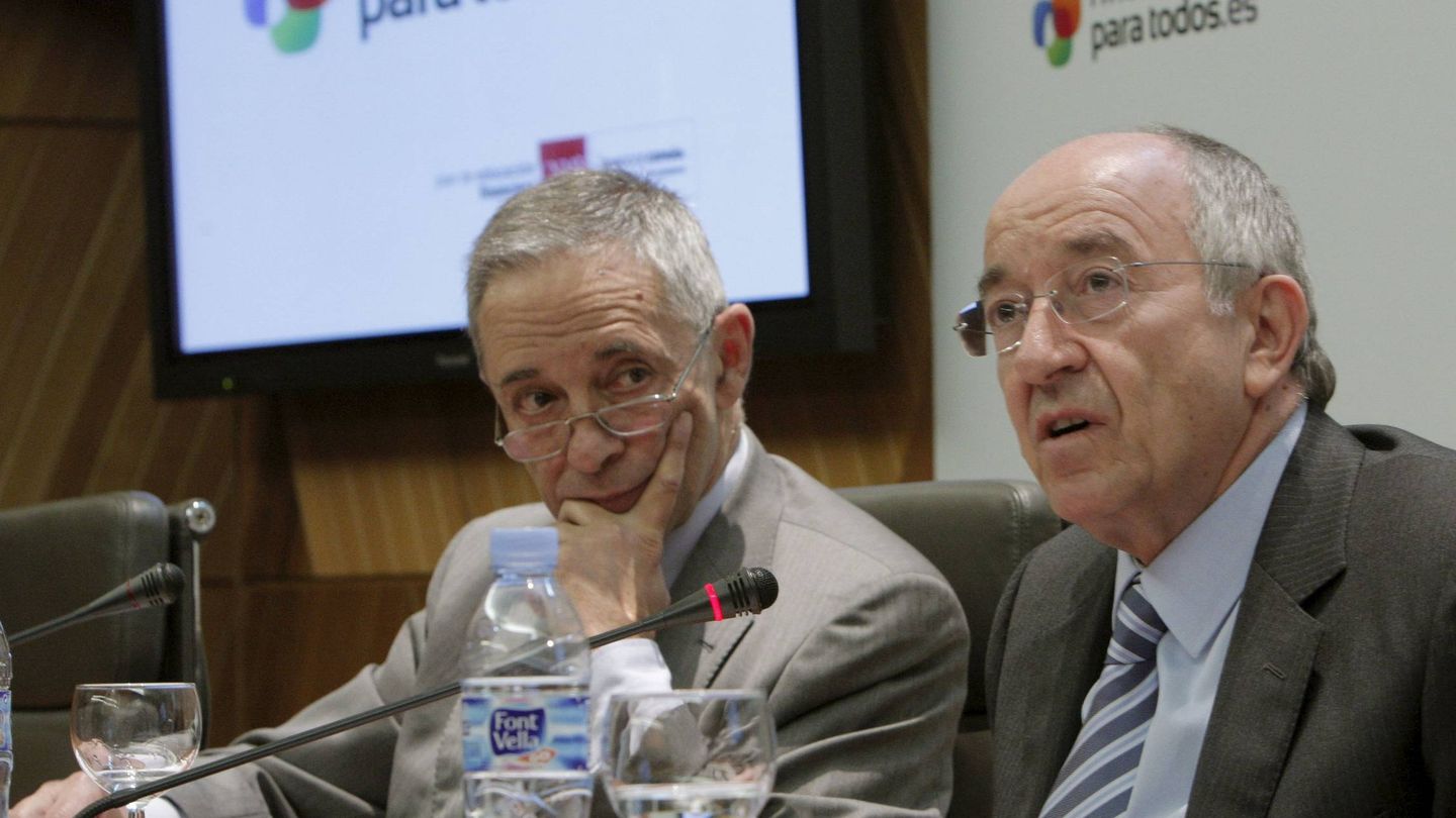 El exgobernador del BdE, M. Á. Fernández Ordóñez, y el expresidente de la CNMV, Julio Segura. (EFE)