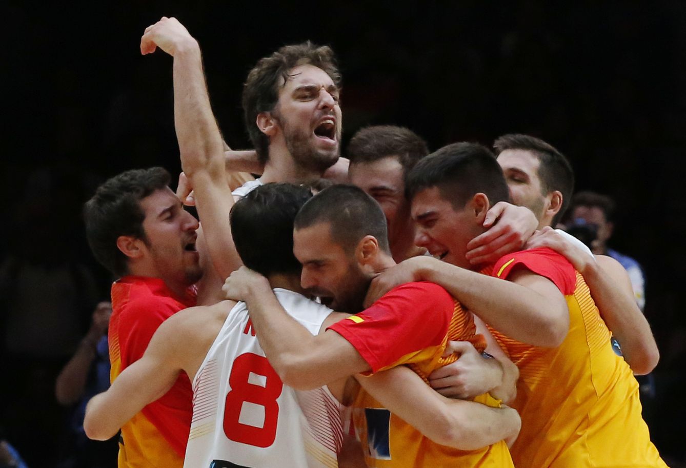Foto: Gasol y los suyos celebrando el pase a la final del Eurobasket (Gtres)