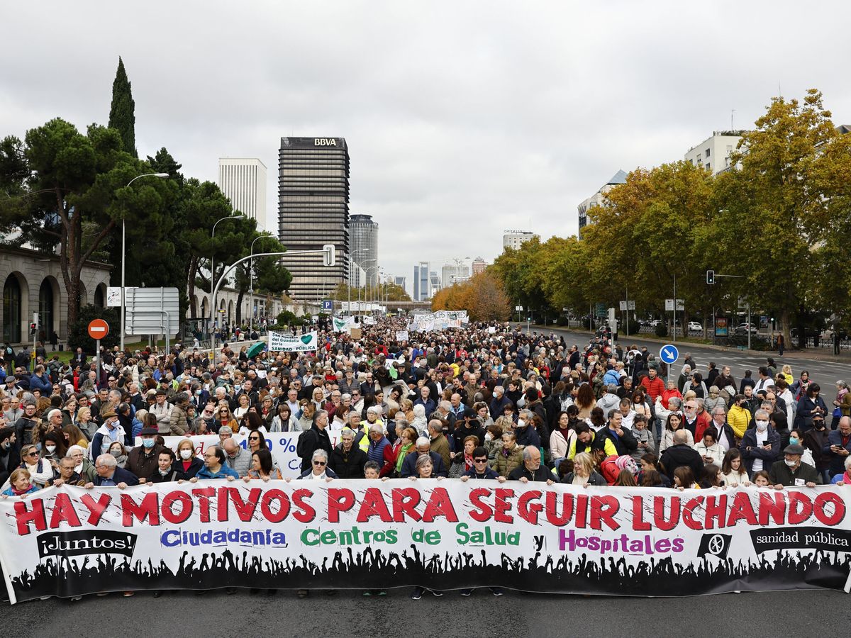 Foto: La pancarta con la que arranca la protesta en Madrid. (EFE/Sergio Pérez)
