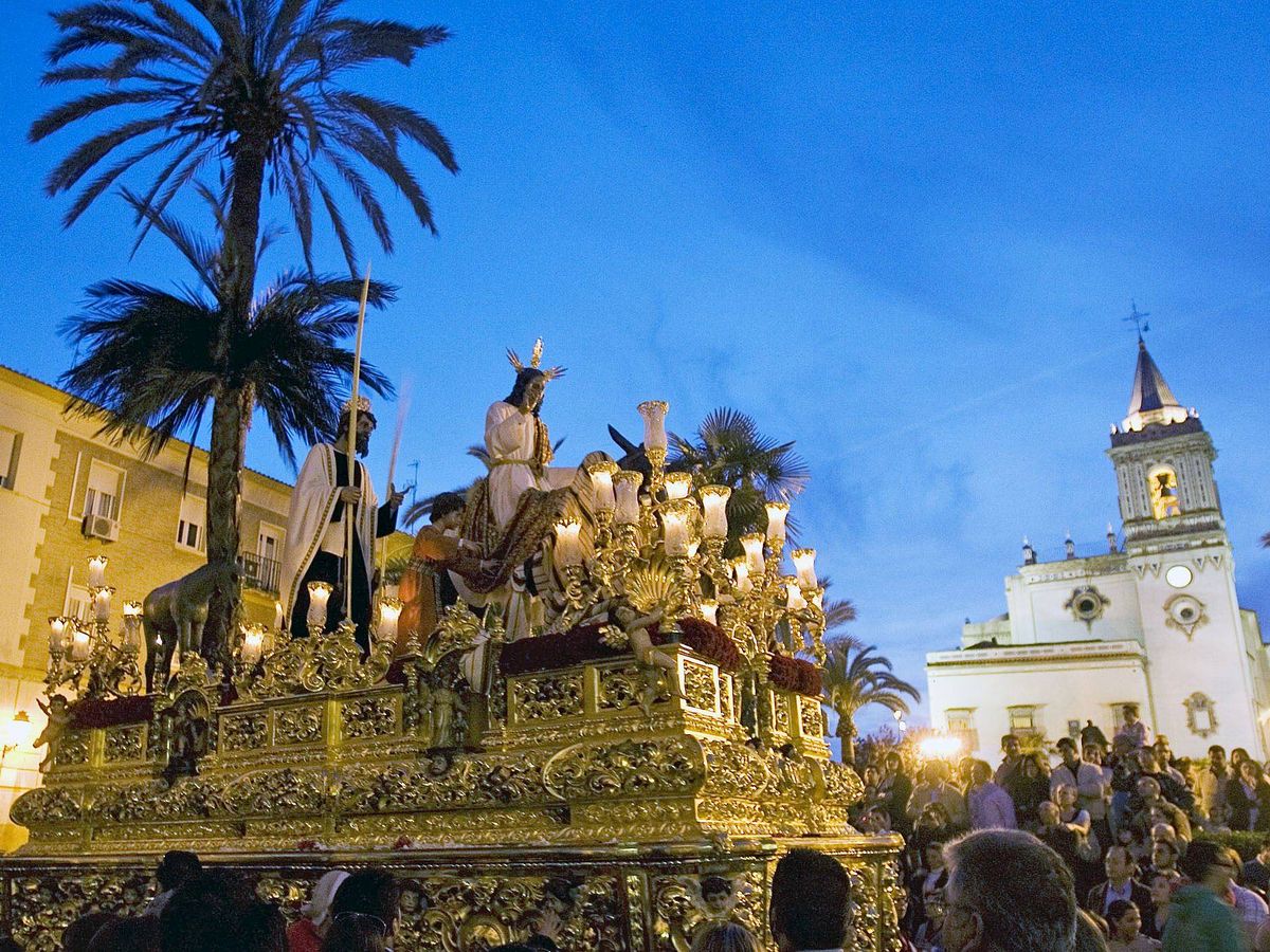 Foto: Vista de la Semana Santa en Huelva. (EFE/Julián Pérez)