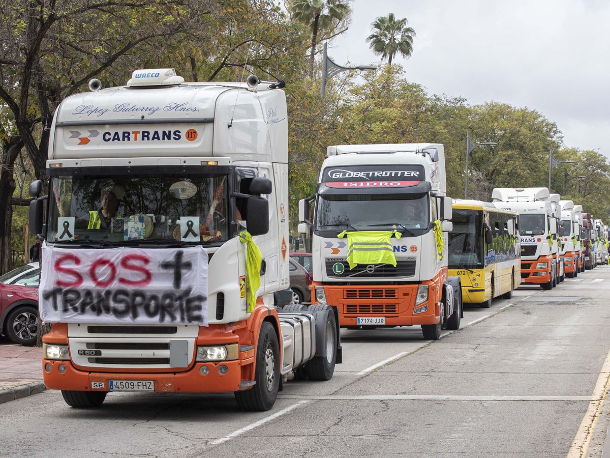 Foto: ¿Se ha desconvocado la huelga de transporte tras el acuerdo con el Gobierno? (EFE/Guillén)