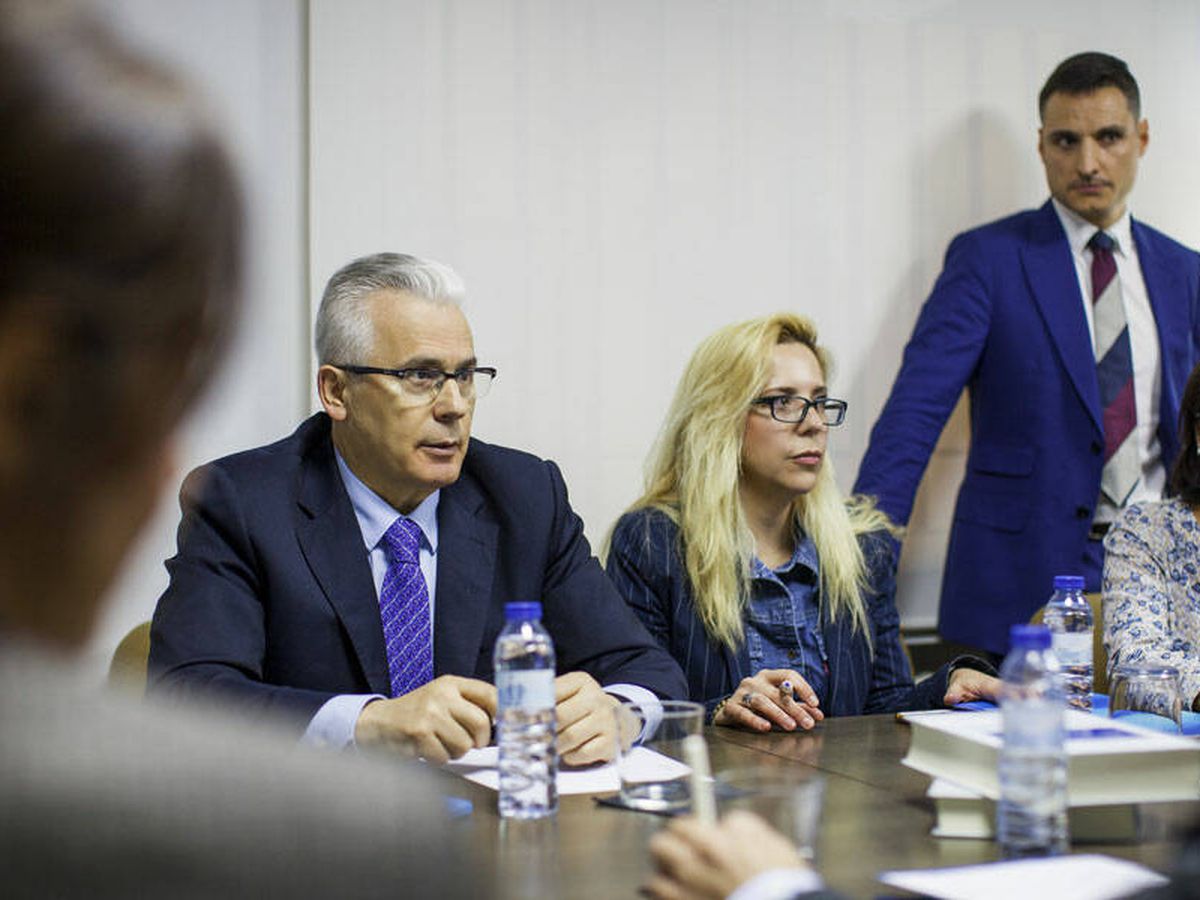 Foto: Baltasar Garzón, junto a otros abogados de su bufete. (Ilocad) 
