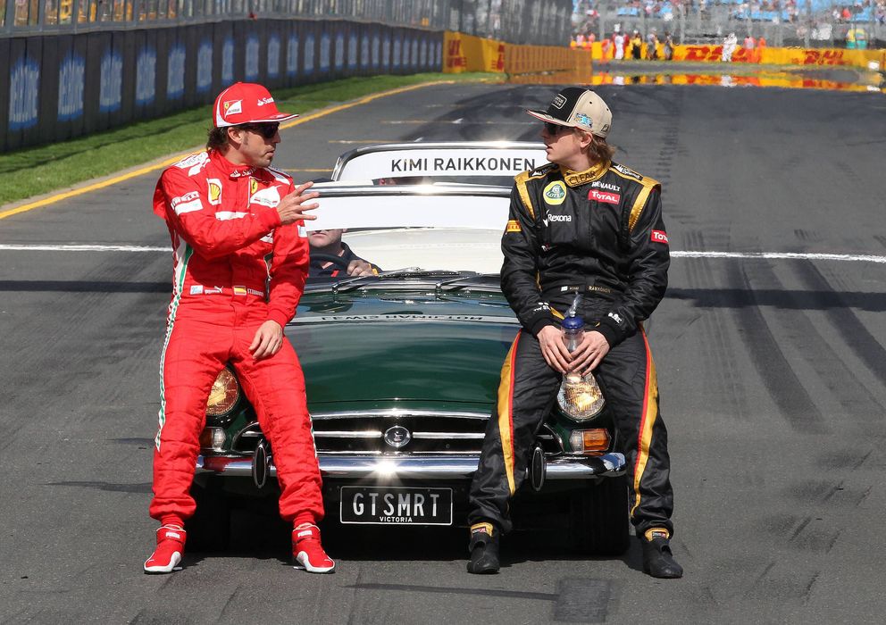 Foto: Fernando Alonso conversando con Kimi Raikkonen antes de una carrera.