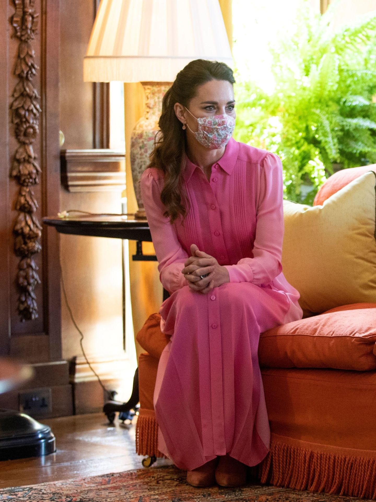 Kate Middleton luce un vestido camisero rosa de ME+EM. (Reuters)