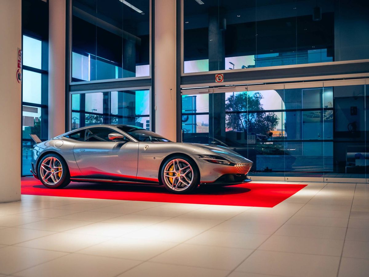 Foto: Este es el Ferrari Roma en la sede del concesionario de Ferrari en Madrid. 