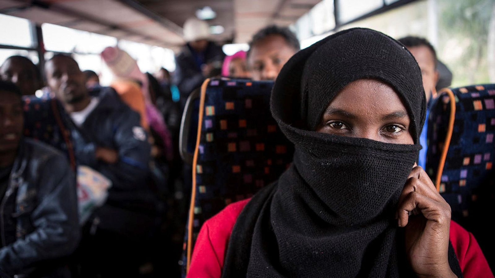 Foto: Foto de archivo de migrantes en un autobús en Roma. (EFE)